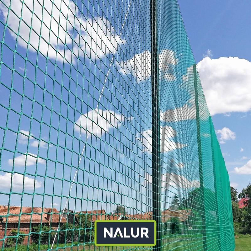 Piłkochwyt 5m - Słupy i siatka sportowa z oczkami 8x8cm i grubością 5mm Piłkochwyt 5m - Słupy i siatka sportowa z oczkami 8x8cm i grubością 5mm
