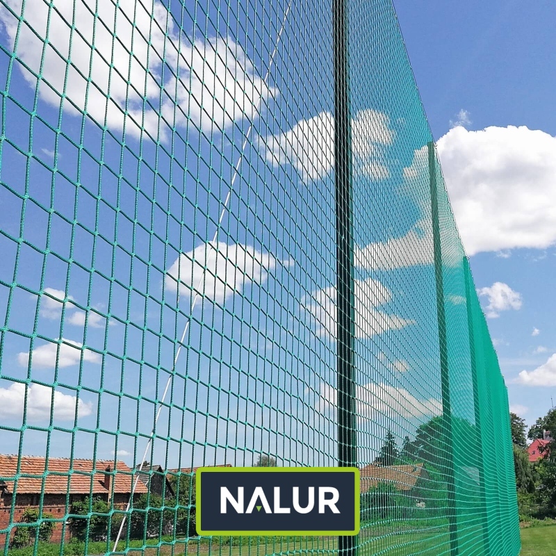 Piłkochwyt 5m - Słupy i siatka sportowa z oczkami 8x8cm i grubością 5mm Piłkochwyt 5m - Słupy i siatka sportowa z oczkami 8x8cm i grubością 5mm