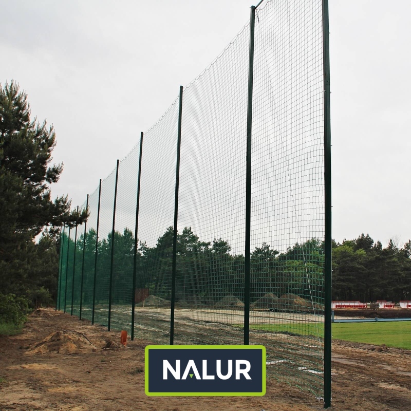 Piłkochwyt 6m - Sportowy piłkochwyt o wysokości 6m ze słupami, węzły 10x10cm, grubość 5mm Piłkochwyt 6m - Sportowy piłkochwyt o wysokości 6m ze słupami, węzły 10x10cm, grubość 5mm