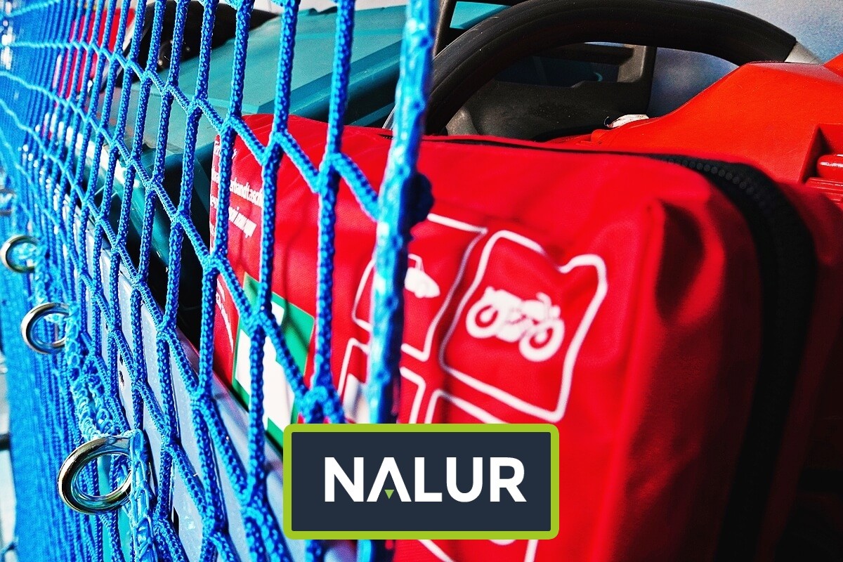   Nalur - Płki do busa z siatki   Zabezpieczenie półek w busie siarką 