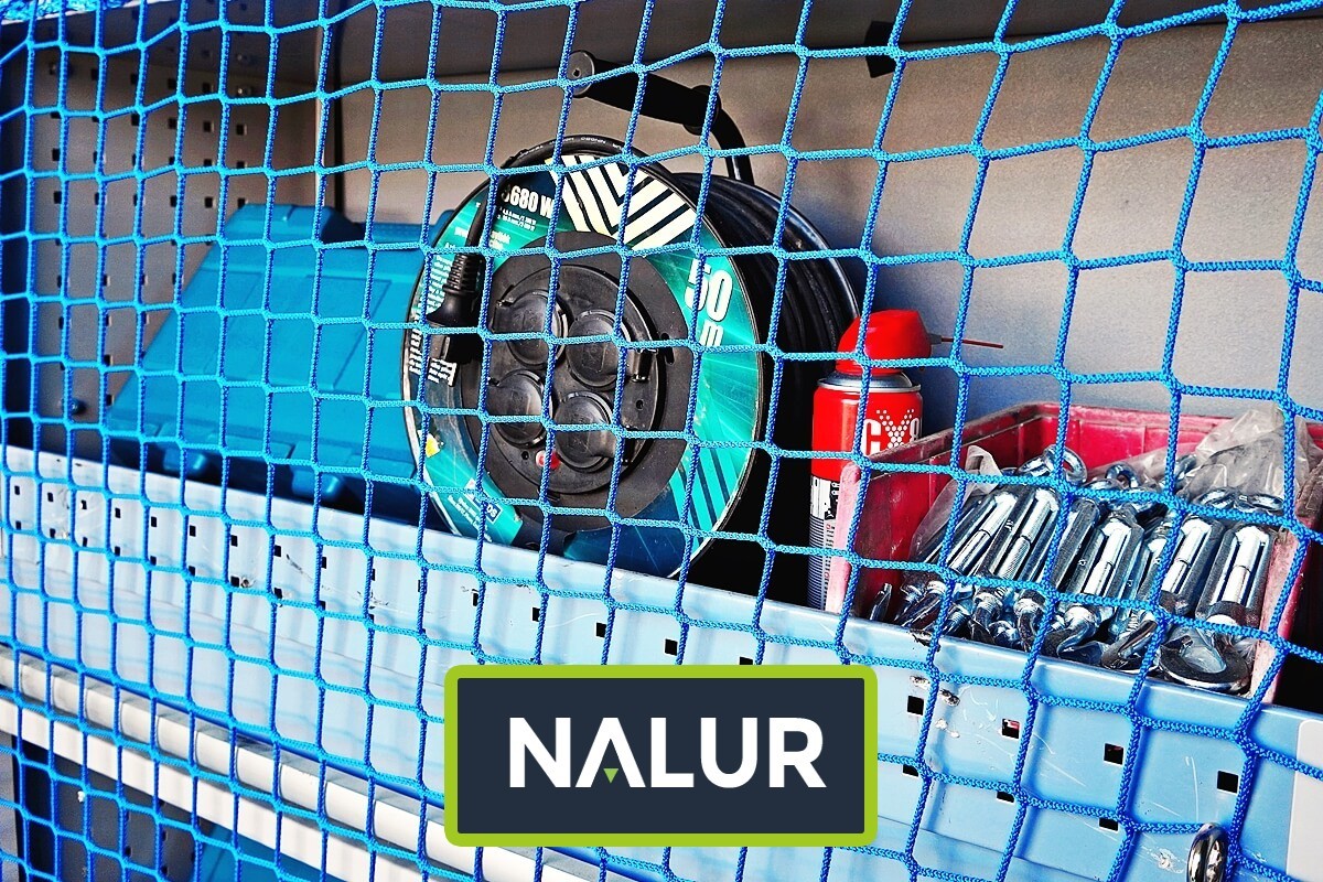   Nalur - Idealna siatkowa bariera dla bezpiecznego transportu w samochodzie 