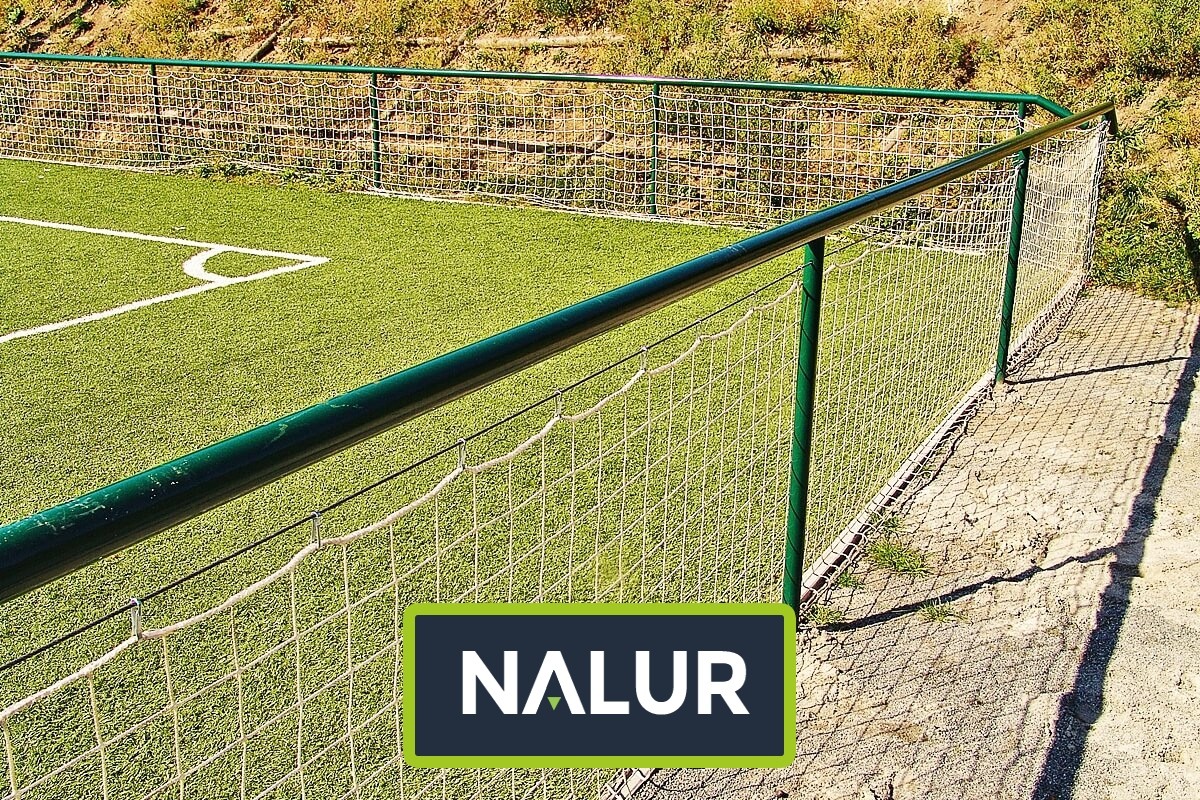   Nalur - Ogrodzenie boiska 5m wys. z słupami i siatką 8x8cm o grubości 5mm 
