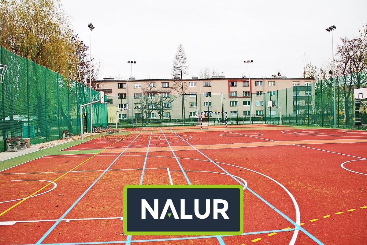 Ogrodzenie boiska 6m wys. z słupami i siatką 4,5x4,5cm o grubości 4mm Nalur - Ogrodzenie boiska 6m wys. z słupami i siatką 4,5x4,5cm o grubości 4mm