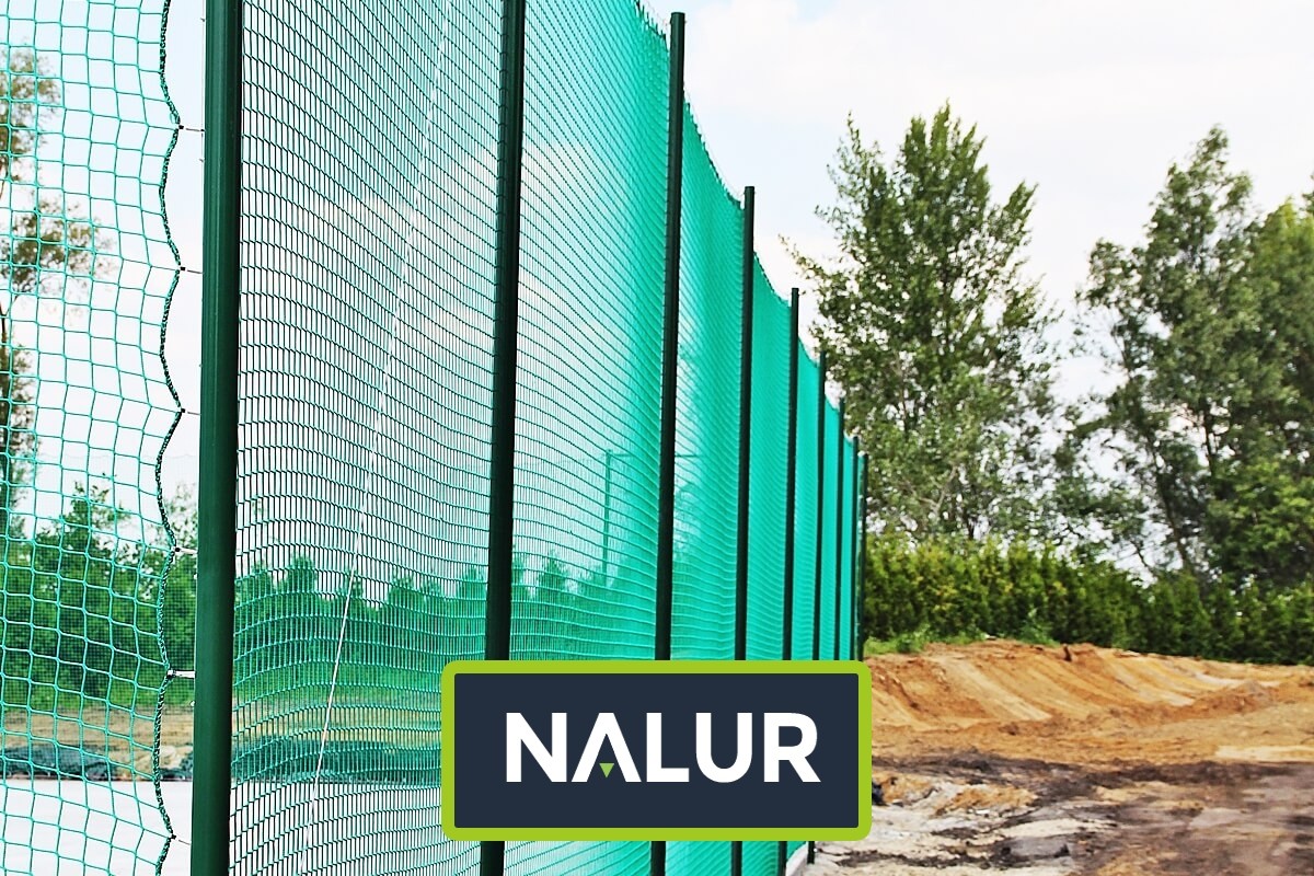   Nalur - Ogrodzenie boiska 4m wys. z słupami i siatką 4,5x4,5cm o grubości 3mm 