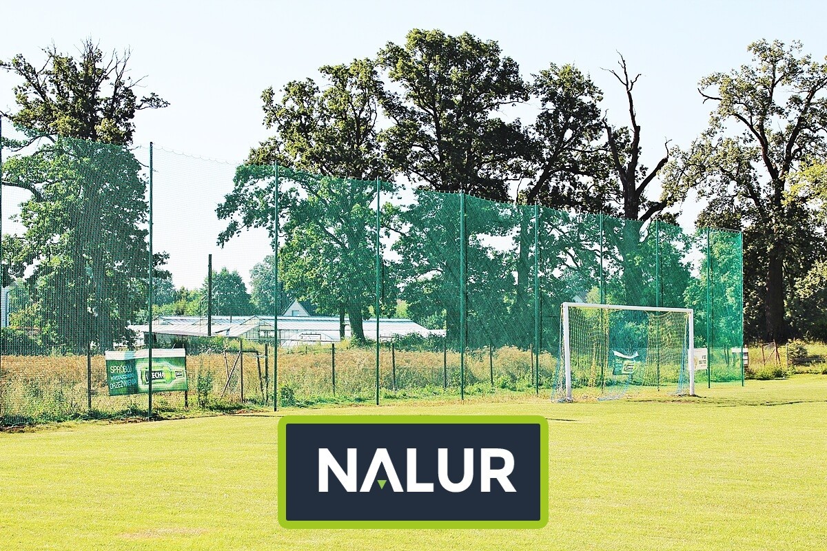   Nalur - Piłkochwyt 4m - Słupy z siatką 10x10cm o grubości 4mm o wysokości 4m 