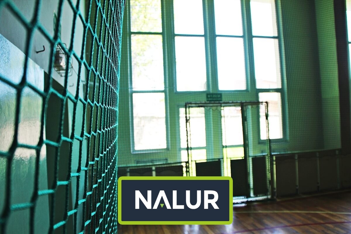 Bezpieczna siatka sportowa zakładana pod sufitem w hali Nalur - Bezpieczna siatka sportowa zakładana pod sufitem w hali