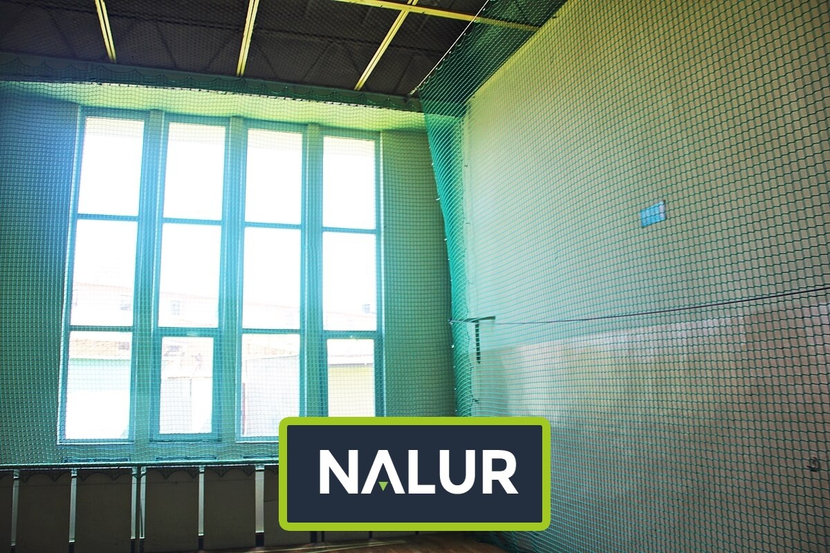 Zabezpieczenie na hale sportowe z siatki Osłona z siatki w hali sportowej Nalur - Zabezpieczenie na hale sportowe z siatki Osłona z siatki w hali sportowej