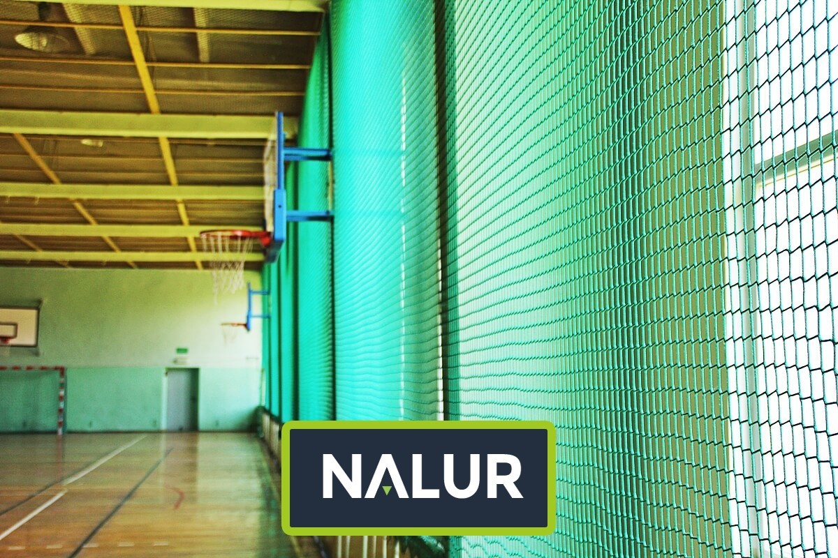   Nalur - Siatka na hale sportową   Zabezpieczenie siatką hali sportowej 