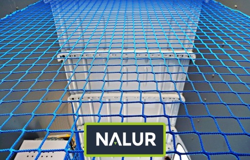   Nalur - Siatkowe zabezpieczenie półek w busie   oczko 1x1 cm, grubość 2mm 