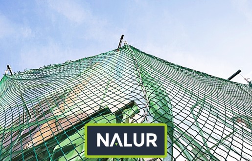   Nalur - Magazyn: półki z siatki do składowania   Nowy sposób przechowywania: podwieszane siatki w halach i magazynach. 