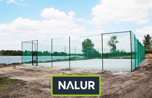   Nalur - Ogrodzenie boiska 4m wys. z słupami i siatką 4,5x4,5cm o grubości 4mm 