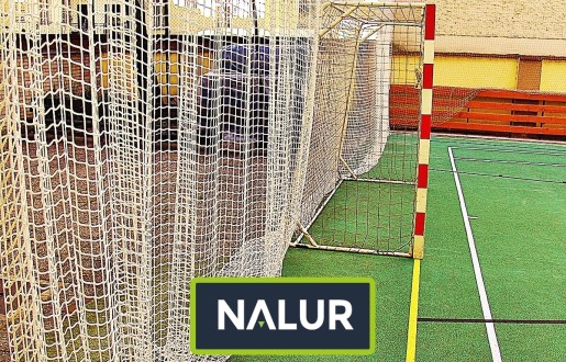   Nalur - Ogrodzenie boiska 4m wys. z słupami i siatką 4,5x4,5cm o grubości 4mm 