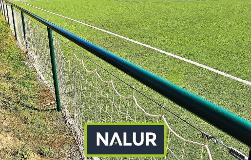   Nalur - Ogrodzenie boiska 4m wys. z słupami i siatką 4,5x4,5cm o grubości 4mm 