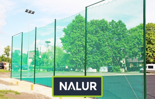   Nalur - Słupki z siatką o wymiarach 10x10cm, grubości 4mm i wysokości 5 metrów 