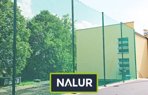   Nalur - Piłkochwyty 4m wys. z słupami i siatką 4,5x4,5cm o grubości 4mm Wysokość piłkochwytów 4m 